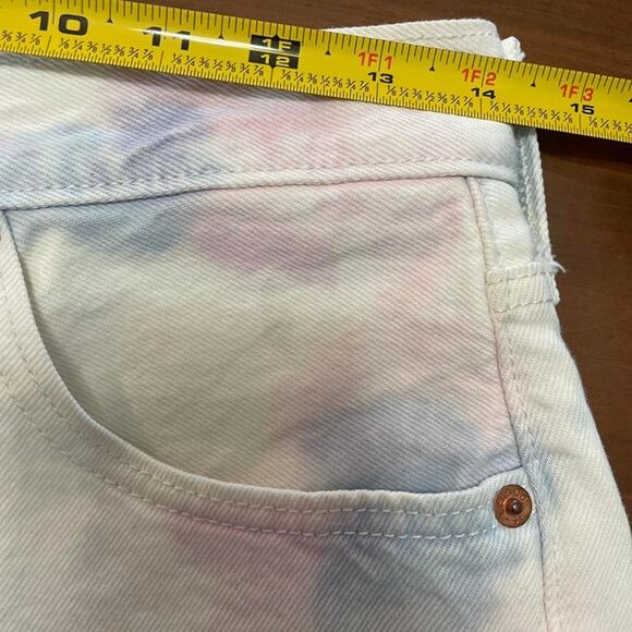 Levi’s 501 White Tie-Dye Cutoff Shorts – Size W28 - Picture 6 of 8